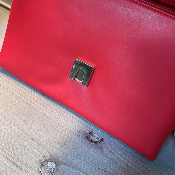 NWT A New Day Shoulder to Crossbody Quilted Red with Gold Chain Detail Bag - Picture 14 of 16